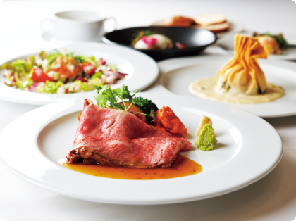 レストラン富士でのディナーの様子