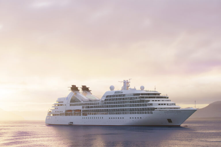 MITSUI OCEAN SAKURA　サンタクルーズ 広島／佐伯／神戸